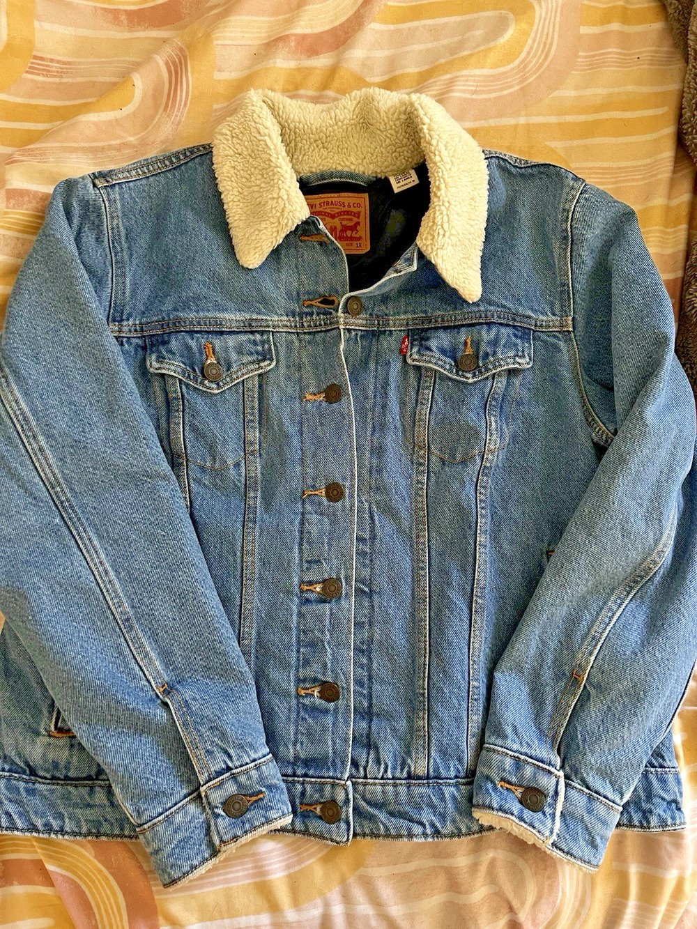 Levi's Premium Trucker Jacket Women’s 1X Blue Denim Sherpa Lined Faux Fur Warm